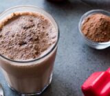 Chocolate caliente bajo en carbohidratos, antiinflamatorio y rico en proteínas.