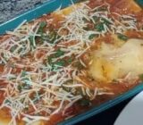 Descubre cómo hacer polenta cremosa con suculenta salsa de salchicha para alegrar tu día