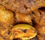 Pollo asado en salsa asiática con patatas doradas para una fantástica cena familiar