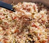 Transforma tu almuerzo con este arroz con salchicha de Calabria que dejará a todos pidiendo más