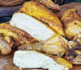 Pollo entero a la plancha con cocción lenta y calor indirecto