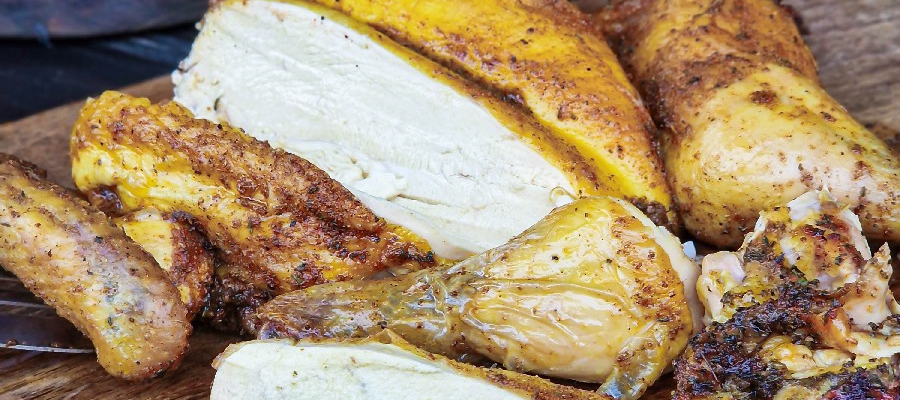 Pollo entero a la plancha con cocción lenta y calor indirecto